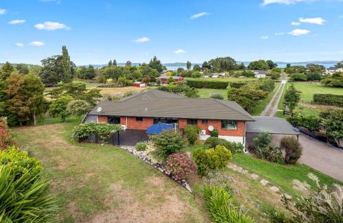 Hamurana House | Rotorua Family Retreat Hamurana 10000sqm Lawn