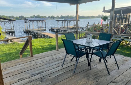 Jarreau Cottage | Roughin it on the River