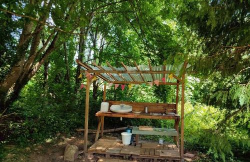 Orcines Other | Roulotte au pied des volcans, cuisine et sdb de plein air