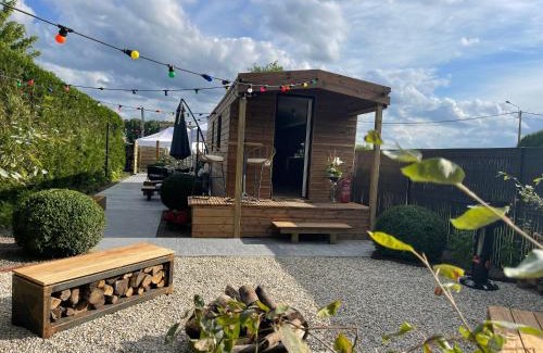 Tournai House | Roulotte du puits avec jacuzzi et sauna privatif
