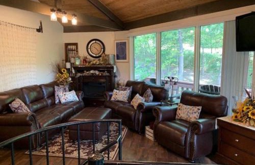 Bedford House | Round Cabin - 5 Min to Bedford PA - Deck - Hike- Golf