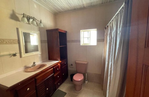 Saint Margarets Bay House | Round View Guest House