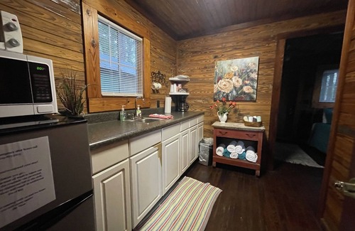 Hartsfield Cottage | Row Cottages Redbud Cottage