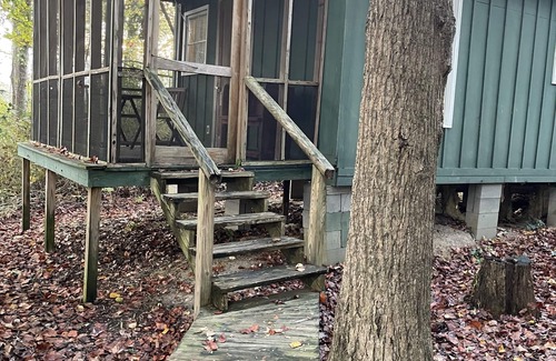 Hartsfield Cottage | Row Cottages Redbud Cottage