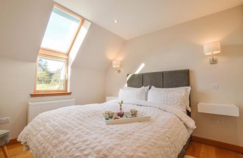 Oban Apartment | Rowan Tree Apartment - Modern Apartment, Free Parking & Views