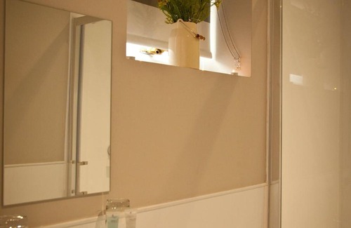 Rowton Hotel | Rowton Poplars Hotel