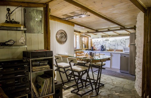 Tragilos House | Roxani Aqua Bliss - Serene Garden Getaway