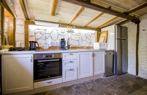 Tragilos House | Roxani Aqua Bliss - Serene Garden Getaway