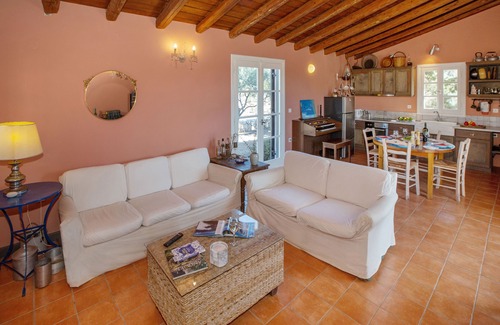 Kilada House | Roxanne’s Olive Grove House