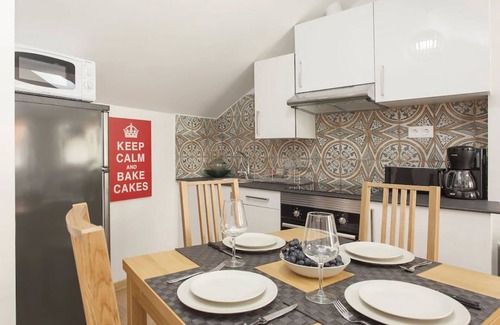 Sao Bento Apartment | Royal Garden: Principe Real, 3rd floor, 2CH/2SDB, wifi, Clim, quiet