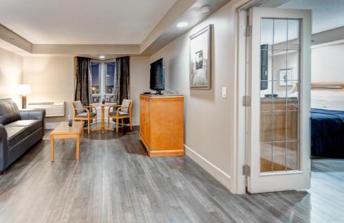 Calgary Hotel | Royal Hotel Calgary, Trademark Collection by Wyndham