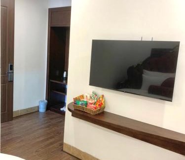 Hanoi Hotel | Royal Hotel Sài Đồng - Long Biên