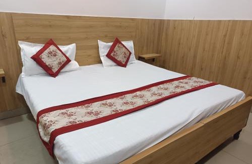 Nizamuddin East House | Royal Inn -01 Minute Walk in Nizamuddin Railway Station