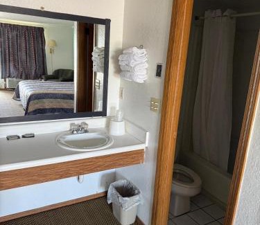 Central Oklahoma City Hotel | Royal Inn