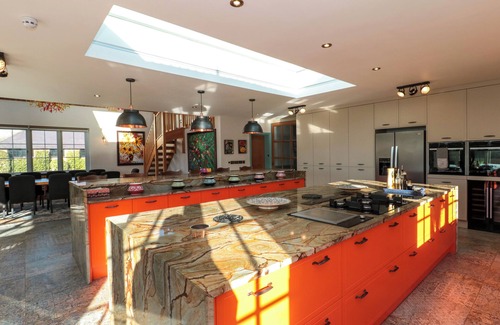Shaftesbury House | ROYAL OAK HOUSE, family friendly, with pool in Motcombe