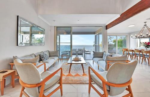 Central Coast House | Royal Retreat Peaceful Lakefront