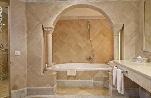 Qurbus Hotel | Royal Tulip Korbous Bay Thalasso & Springs