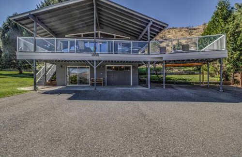 Chelan House | Royal View on Lakeshore