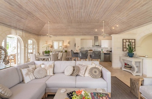 Westmoreland Villa | Royal Villa No 8 - an oversea that sleeps 6 guests in 3 bedrooms
