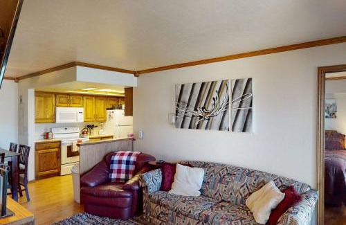 Brian Head Apartment | Royal Vista II Pool-Spa Ski-in out Gym, Sauna, Laundry, BBQ