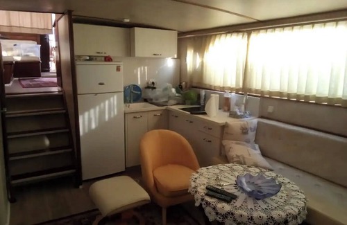 Ashkelon Boat Rental | RoyalSeaSuite Events & Birthdays