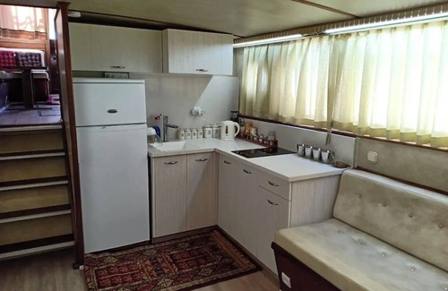 Ashkelon Boat Rental | RoyalSeaSuite Events & Birthdays