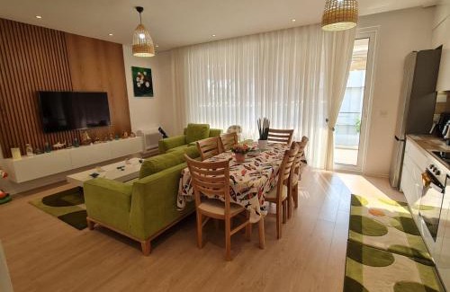 Ishem Apartment | "Rozana Seaside Luxury" San Pietro, Gjiri i Lalzit