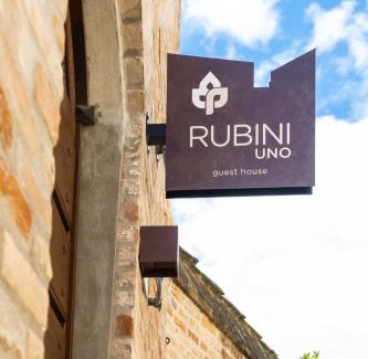Gradara Bed & Breakfast | Rubini Uno Guest House
