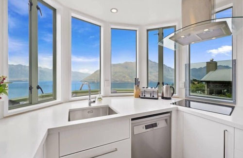 Fernhill House | Ruby's Fernhill Vista