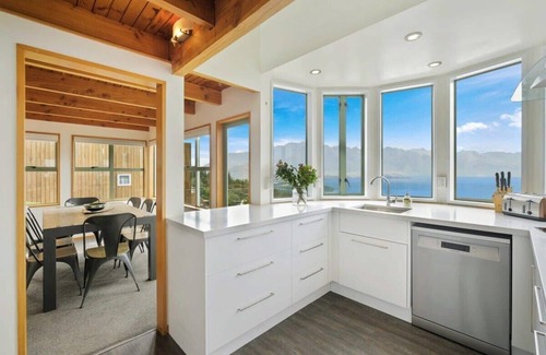 Fernhill House | Ruby's Fernhill Vista