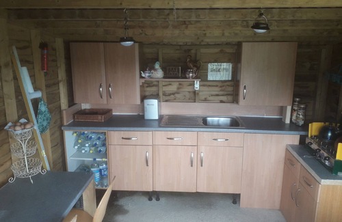 Rhayader Ski Chalet | Ruby Shepherds hut Sleeps 4