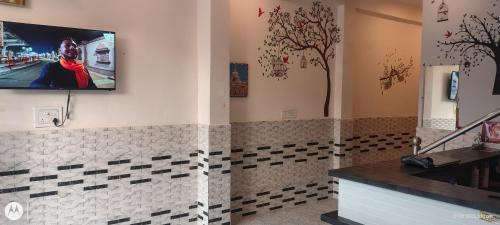 Faizabad House | Rudra Prabha Guest House front of Ram Mandir VIP gate number 11 Ayodhya dham railway station 200 metre