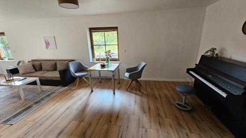 Urbach-Kirchdorf House | Ruhiges Ferienzimmer mit eigenem Bad am Waldrand