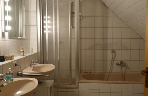 Altenfurt House | Ruhiges Zimmer Nähe Nürnberg Messe mit Wallbox