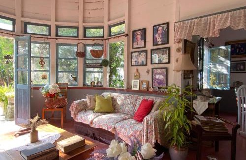 Ambarita Bed & Breakfast | Ruma Kaca Simanindo Bed&Breakfast