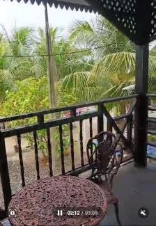 Kuala Kedah Ski Chalet | RUMAH KAYU ED BEACH Cafe