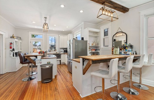 West Colfax House | Run by Host! 5 blks to Empower, MeowWolf, 10min to Coors Field, Avs