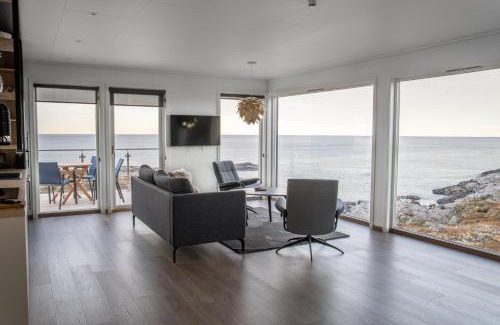 Heroy Apartment | Runde Panorama - Highlight View