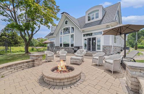 Fenton House | Runyan Lake House/4 Private Suites - Sleeps 13