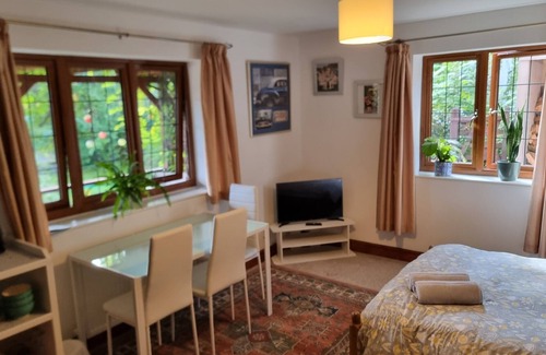 Pill Cottage | Rural 2-Bed Retreat 5 mins from Clifton and M5