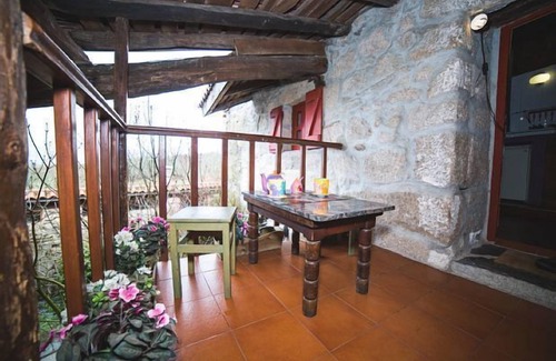 Montederramo Cottage | Rural apartment Caserío da Castiñeira for 4 people