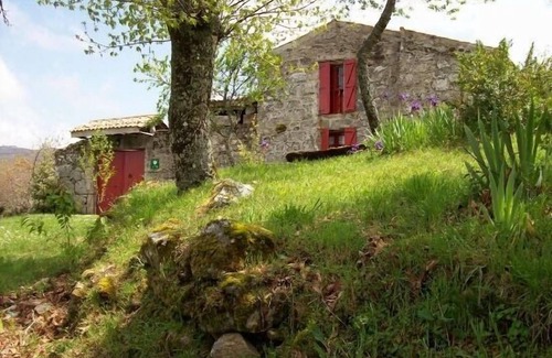 Montederramo Cottage | Rural apartment Caserío da Castiñeira for 4 people