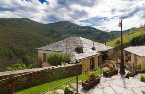 Prelo Cottage | Rural apartment LlumeThe Forest of the Vineyards
