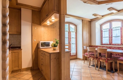 Almazzago Apartment | Rural Apartment "Maso Margherita - Cort" with Garden and Wi-Fi
