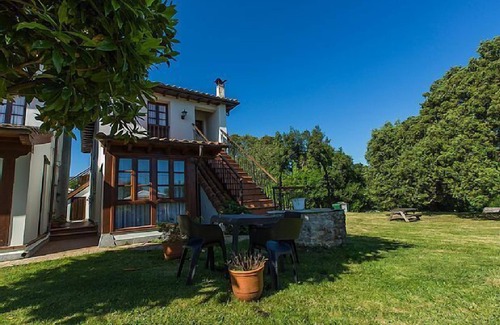 Villanueva de Pria Cottage | Rural apartment Playa del Canal for 4 people