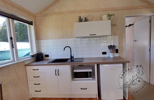 Cooks Beach Cottage | Rural & bush setting, only 2 min drive to beach, perfect for a romantic getaway!