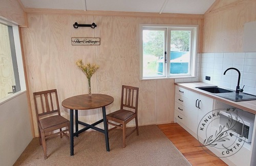 Cooks Beach Cottage | Rural & bush setting, only 2 min drive to beach, perfect for a romantic getaway!