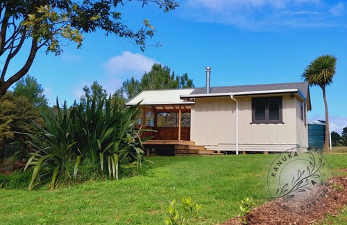 Cooks Beach Cottage | Rural & bush setting, only 2 min drive to beach, perfect for a romantic getaway!
