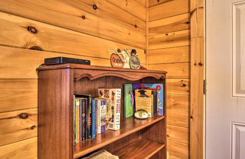 St George House | Rural Cabin Hideaway with Fire Pit and Mtn Views!