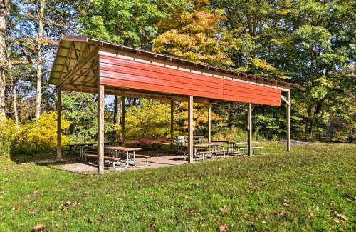 St George House | Rural Cabin Hideaway with Fire Pit and Mtn Views!